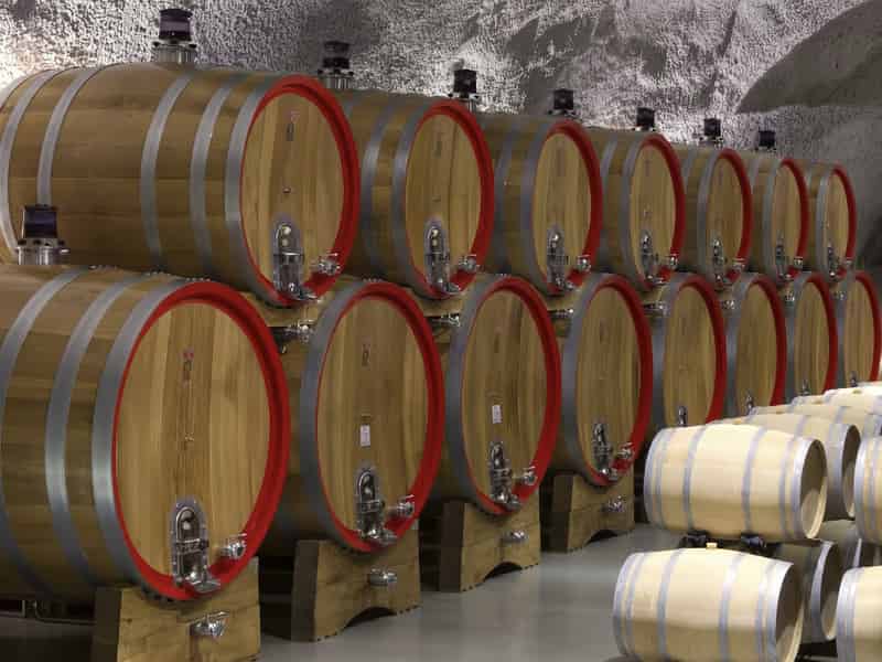 Weite Weinberge rund um den berühmten unterirdischen Weinkeller Šipčanik in Montenegro.