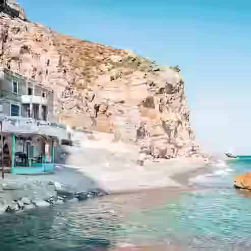 Φυσική θερμή θαλάσσια πισίνα στην παραλία Θέρμα στη νοτιοανατολική ακτή της Κω, εύκολα προσβάσιμη με αυτοκίνητο της Karpadu.