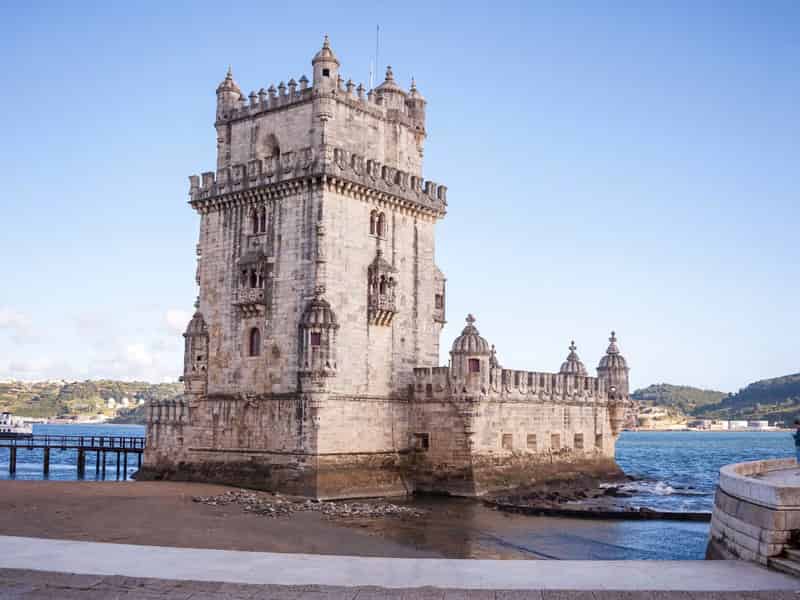 Der prächtige Torre de Belém am Ufer des Tejo in Lissabon.